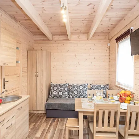 Vakantiepark Domki Mile Z Basenem - Lubiatowo