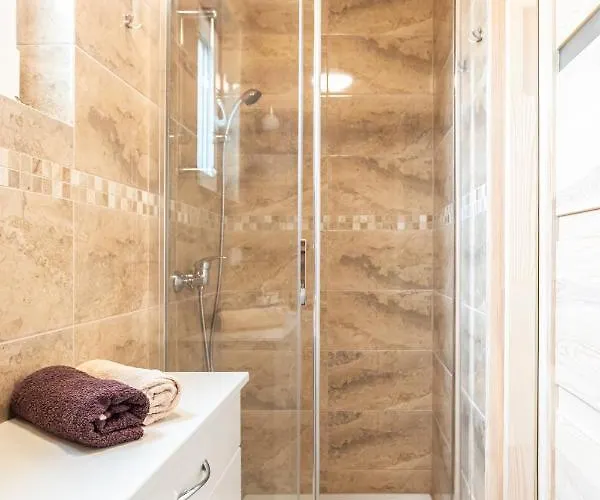 منتزه العطل Mile Z Basenem - *